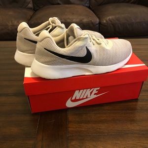Nike Tanjun running sneaker